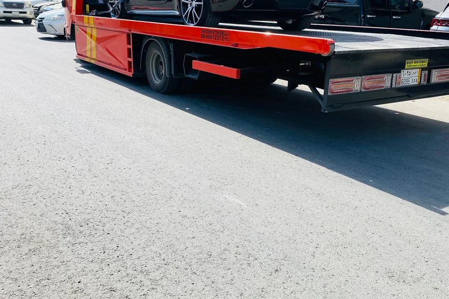 نقل سيارة دفع رباعي بسطحة شمال الرياض